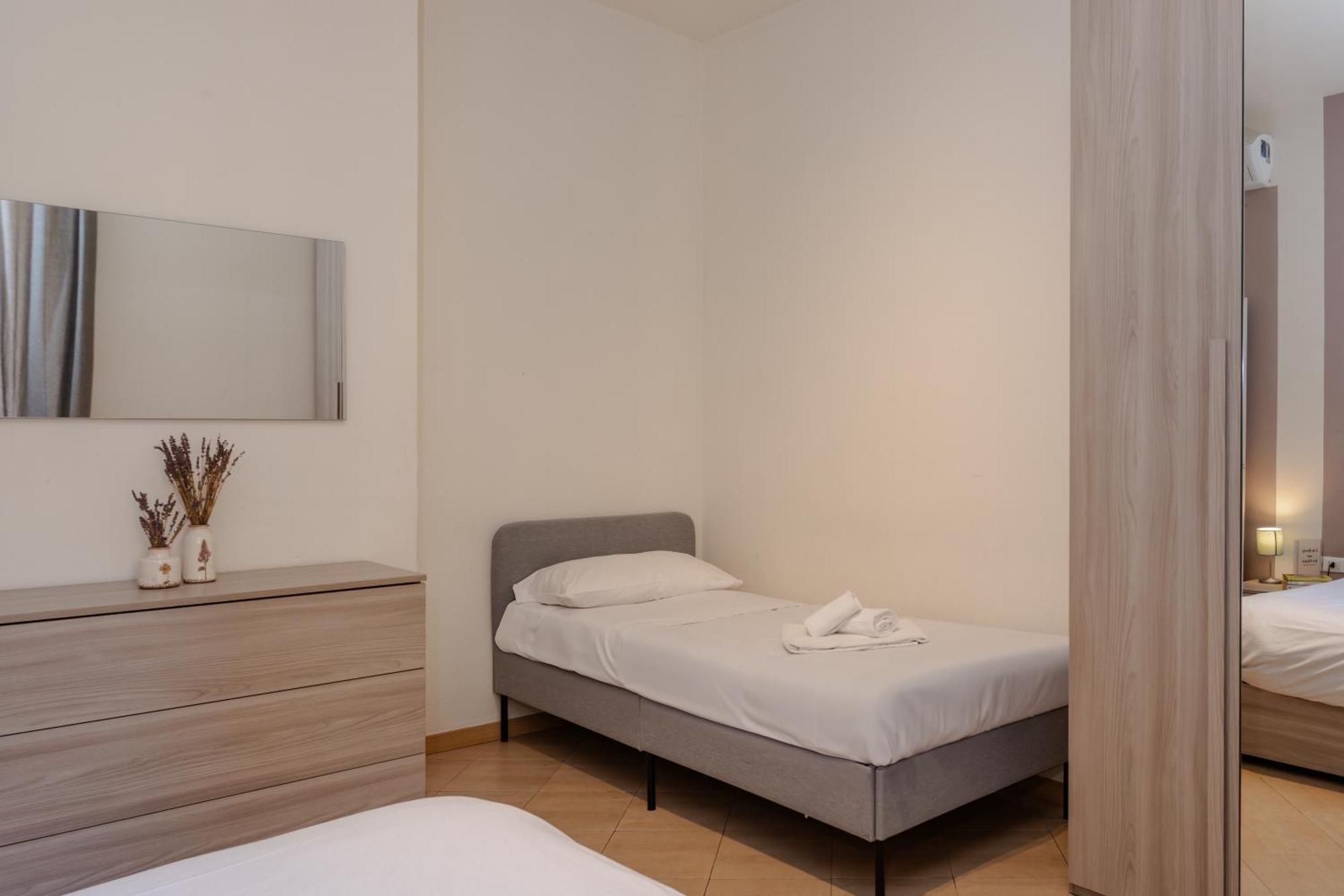 Family 3 Apartment Болоня Екстериор снимка