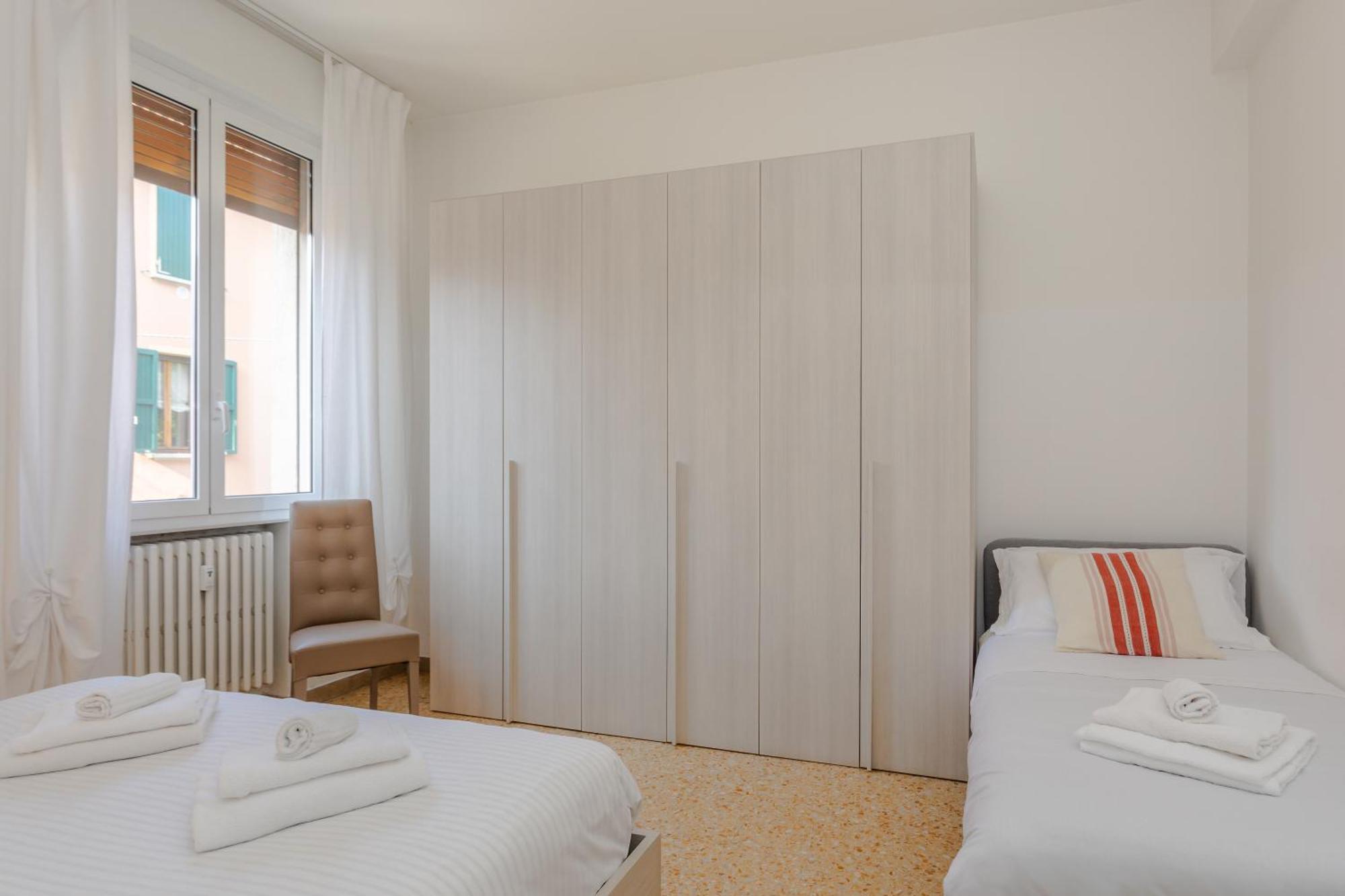 Family 3 Apartment Болоня Екстериор снимка